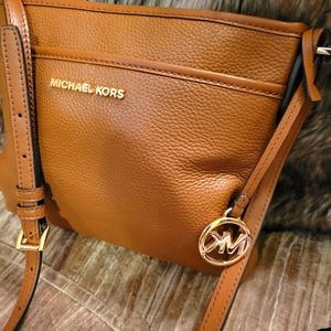 Authentic Michael Kors crossbody 👛
